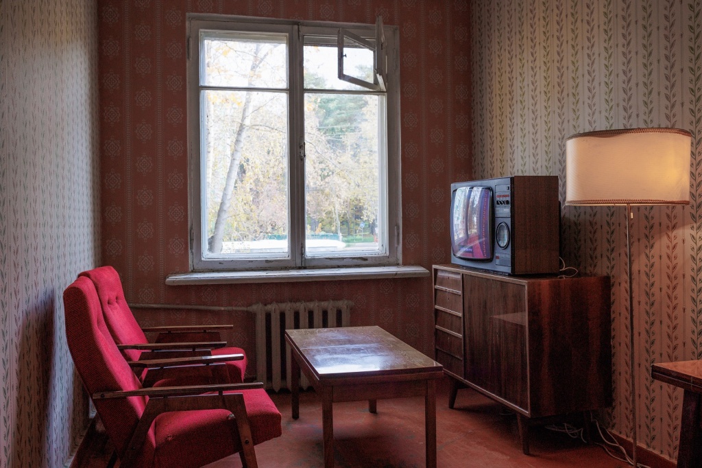 Фото экспозиции «Счастливая жизнь в квадрате. Выксунский эксперимент и индустриальное домостроение в СССР» в квартире (2).jpg