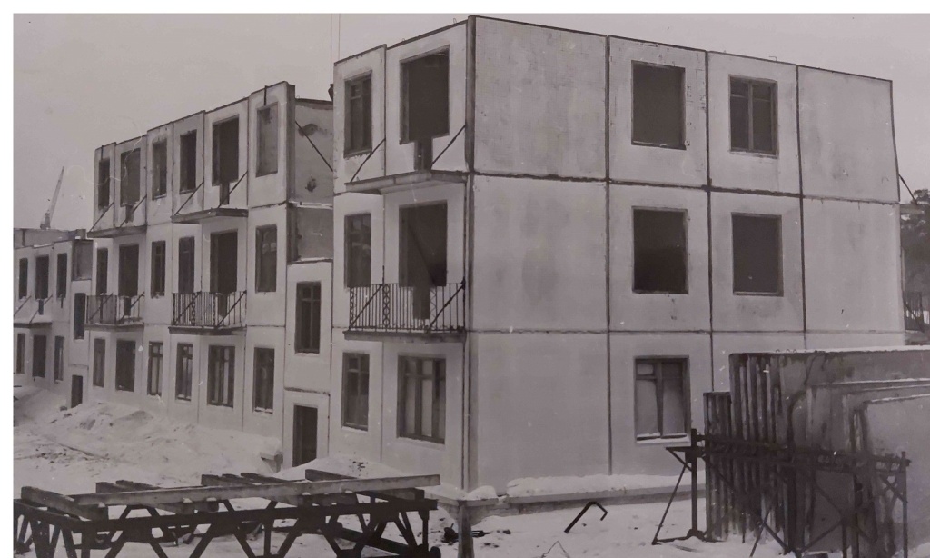 11. Строительство экспериментального панельного дома в Выксе. 1958.jpg